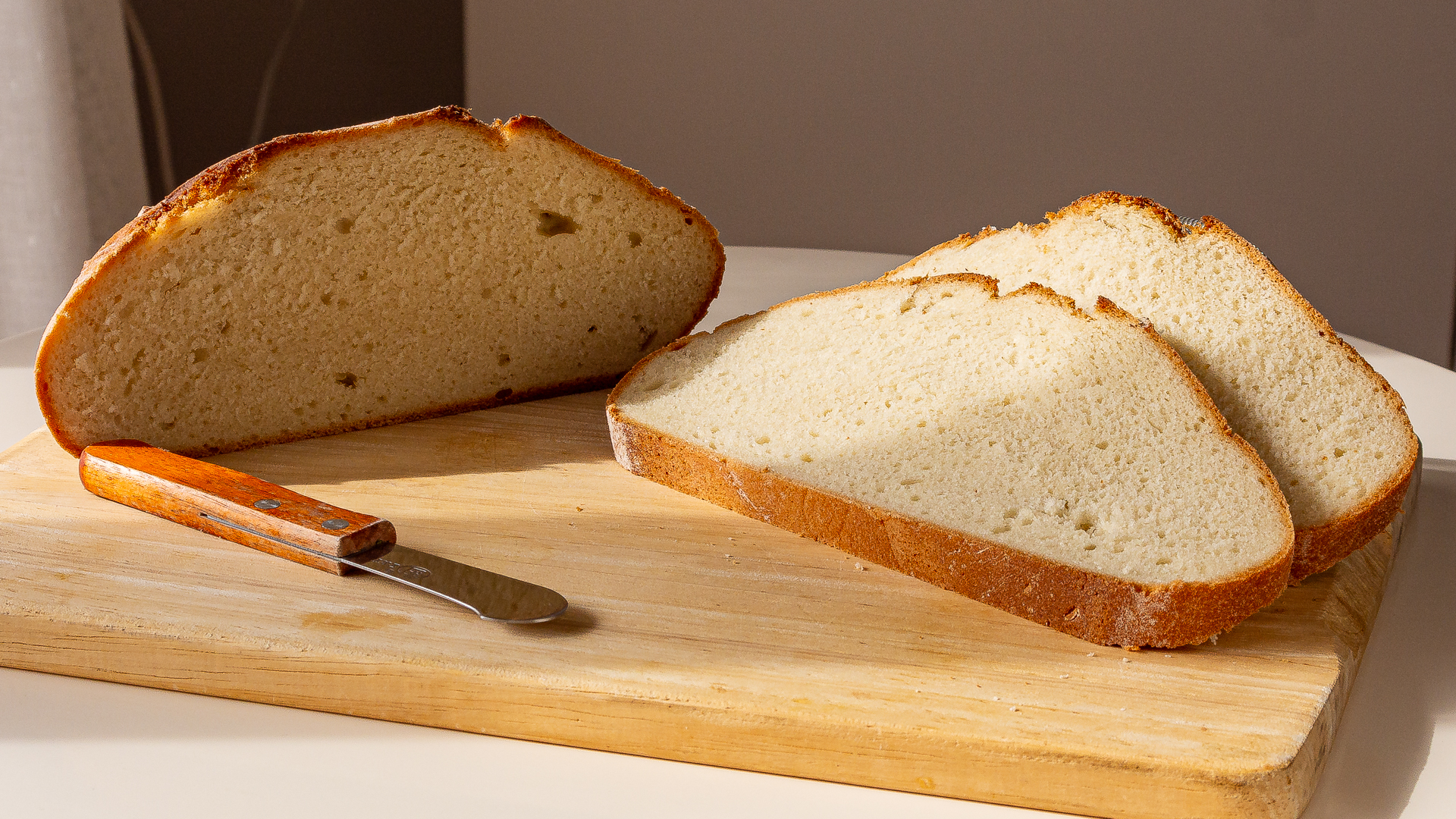 Hoy vamos a preparar un Pan fácil y muy rápido. Es de esos panes que se hacen en un momento y que puedes hacer si necesitas pan en menos de 90 minutos.