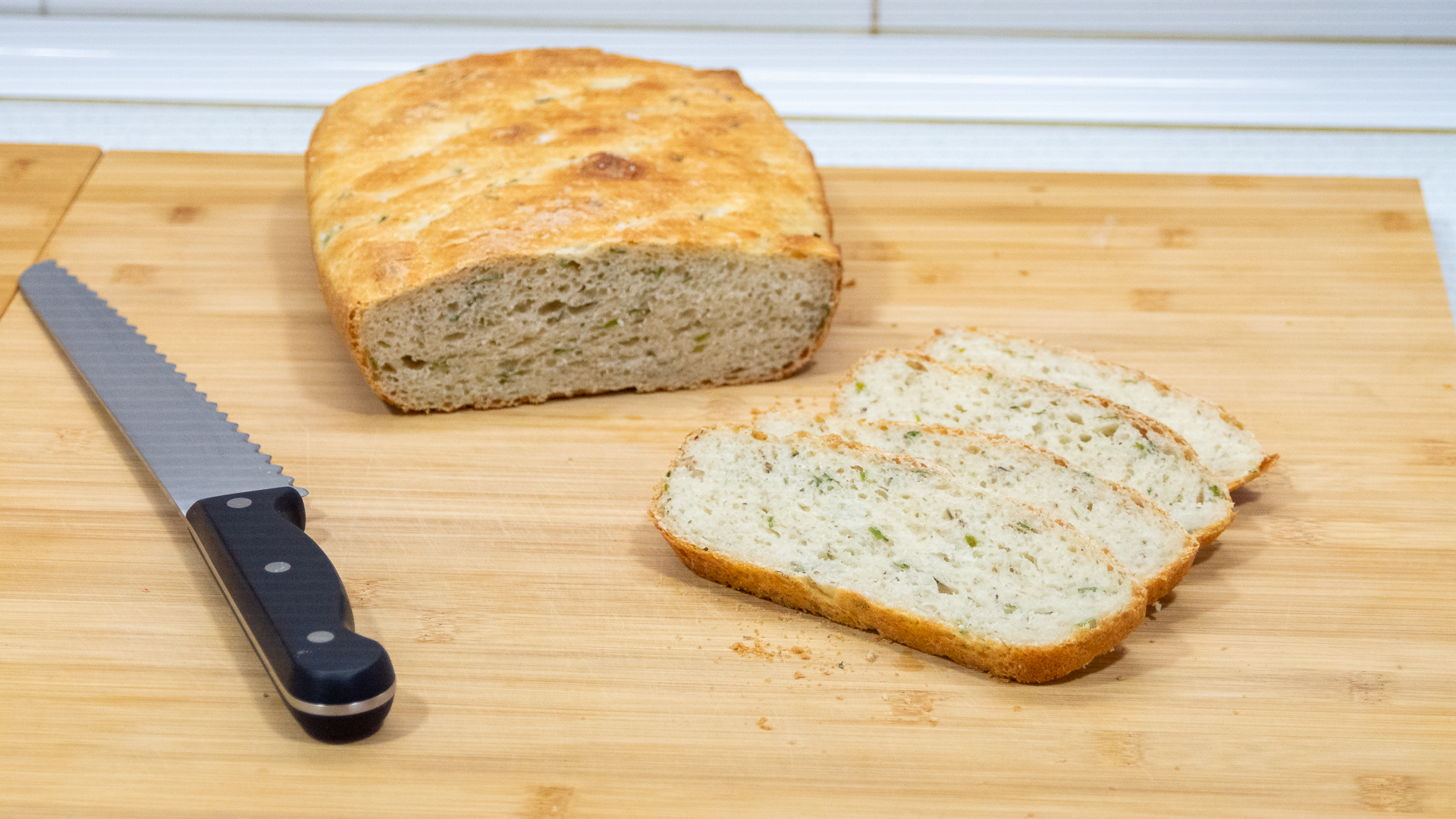 Pan con romero y cebollino